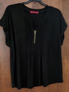 Scarlett Black Short-Sleeve Pintuck Top with Gold Zip